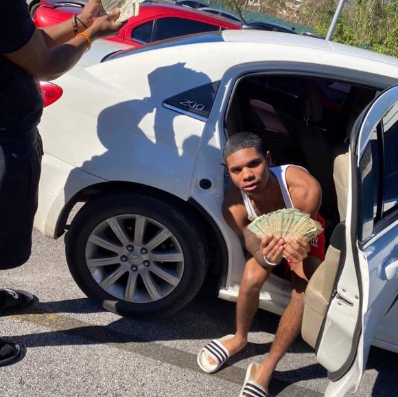 Meet your Posher, Maliek - Picture 1 of 1